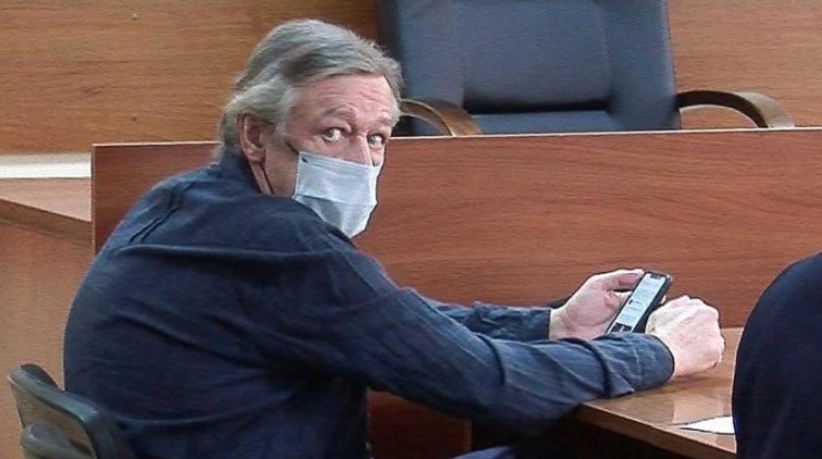 Разъяренные фанатки Ефремова набросились на журналистку - «Культура»