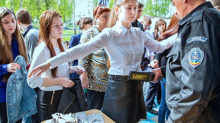 Россияне пожаловались на поборы в школах из-за коронавируса - «Новости дня»