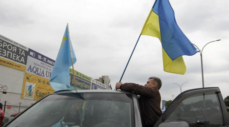 В Крыму высмеяли запуск украинского флага в сторону полуострова - «Политика»