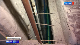 Вести в 20:00 Мальчик едва не погиб, пролетев целый этаж - «Телеканал «Россия»