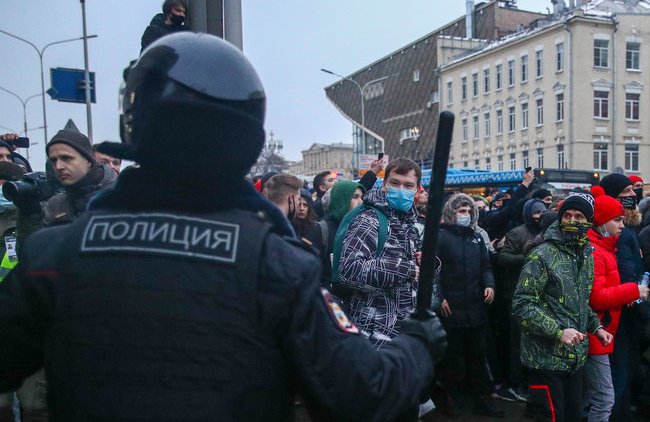 Агрессивным сторонникам Навального светят уголовные сроки - «Власть и Общество»