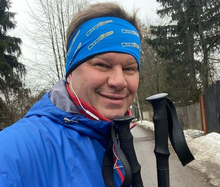 Губерниев назвал наказание людей за получение подарков от президента Путина средневековьем