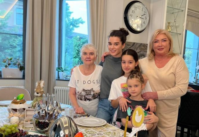 Ксения Бородина рассказала о совмещении семьи и работы