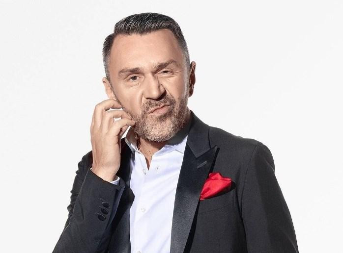 Сергей Шнуров высмеял события в России в клипе «Иноагент»