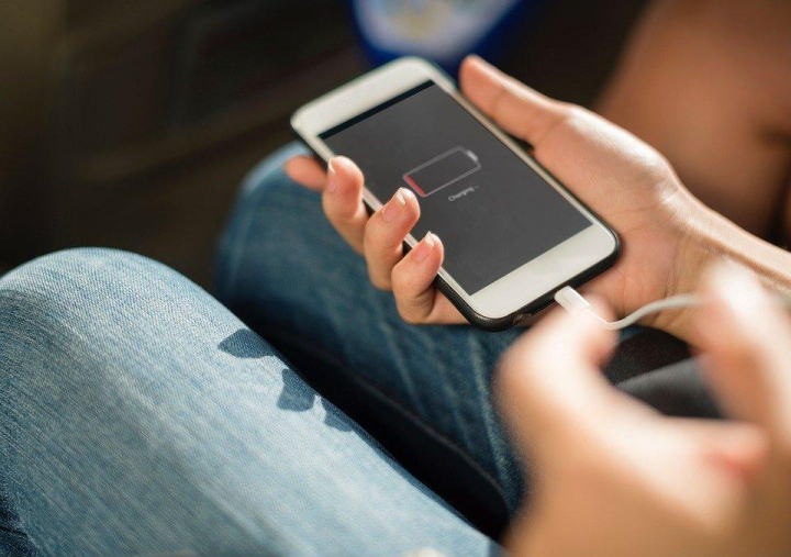 Эксперты назвали признаки скорого взрыва батареи смартфона или ноутбука