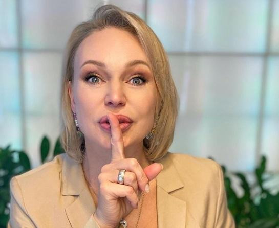 Довлатова начала покупать одежду для дочери на китайских сайтах