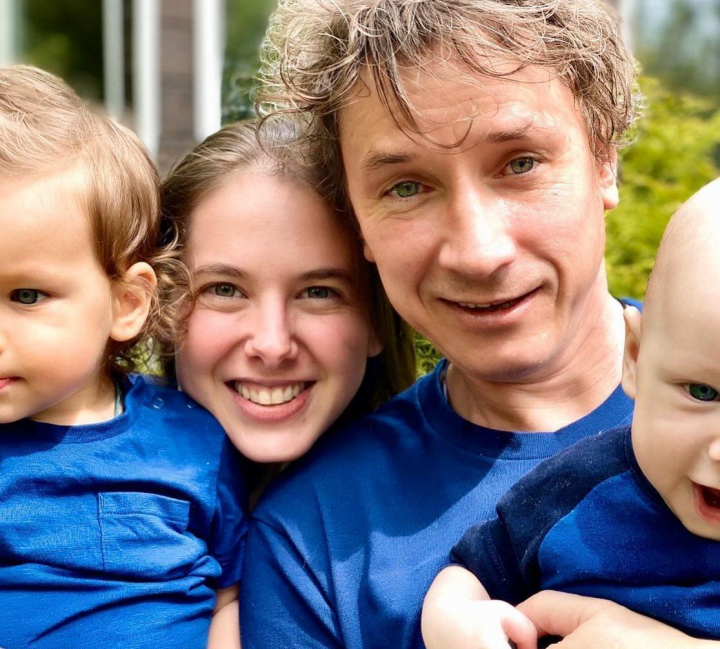 Александр Яценко сам принимал роды у жены, а затем ушел от нее к беременной любовнице