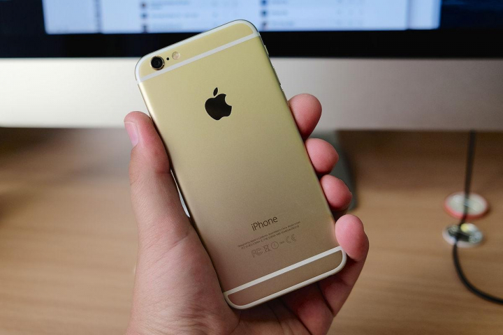 Крис Эванс иронично попрощался с смартфоном Apple iPhone 6s