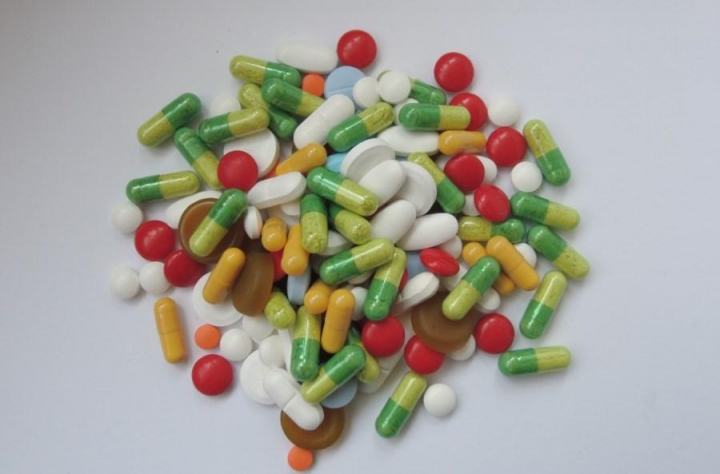 Врач Бронникова предупредила об опасности передозировки витаминами A и D