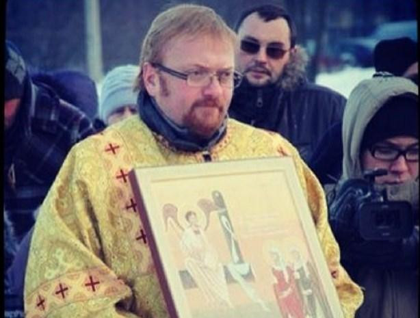 Депутат Милонов предложил продезинфицировать сцену после выступления «Би-2»