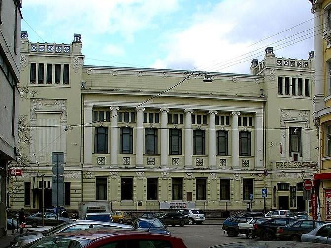 Лазарев обвинил Захарову в попытке «раскачать» изнутри «Ленком»