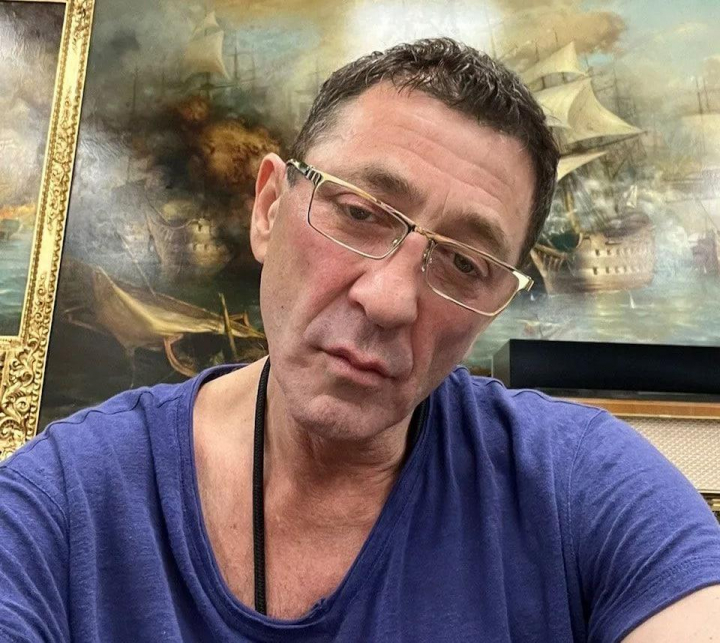 Григорий Лепс открыл в Москве выставку своих картин