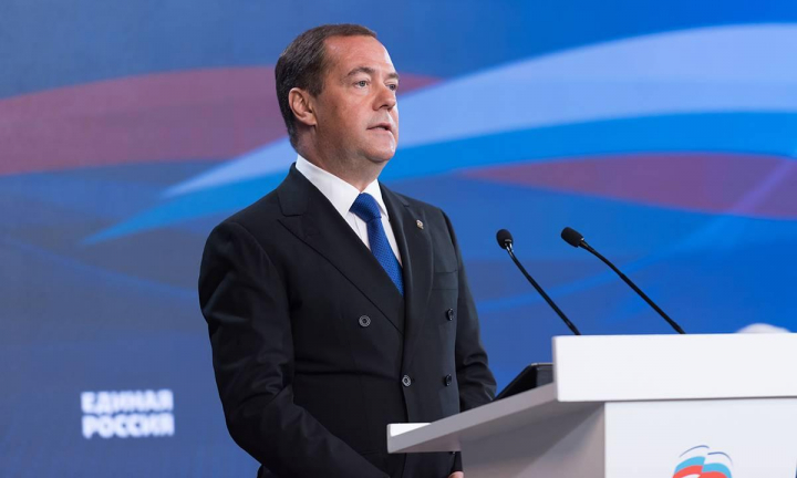Медведев опубликовал список из 11 "грехов России"