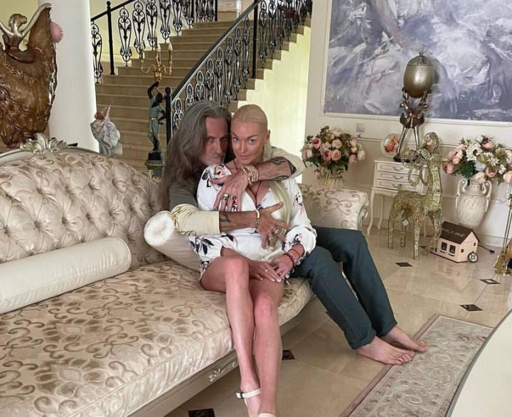 Рычащий Никита Джигурда натянул на Анастасию Волочкову стринги