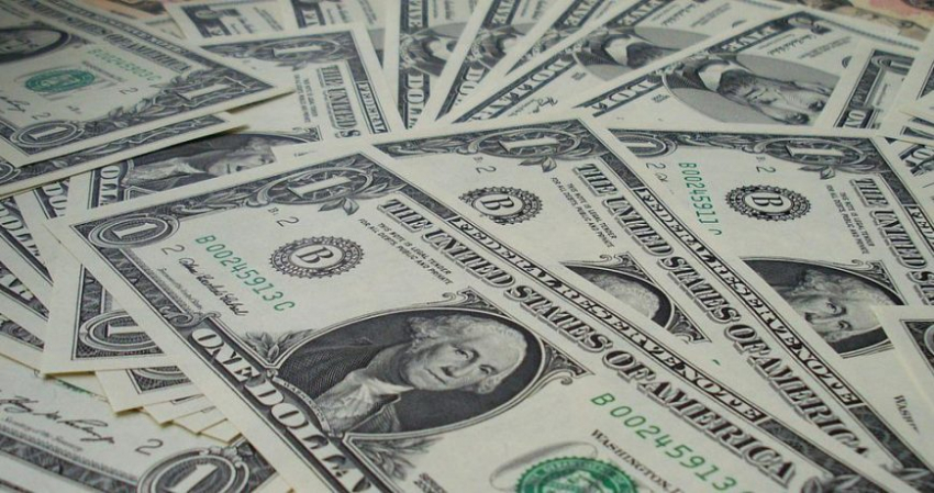 Новый курс доллара и евро установил ЦБ на выходные 30 и 31 июля