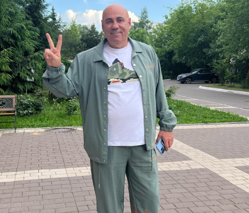 Пригожин счел «свинством» выход Вайкуле на сцену с украинским флагом