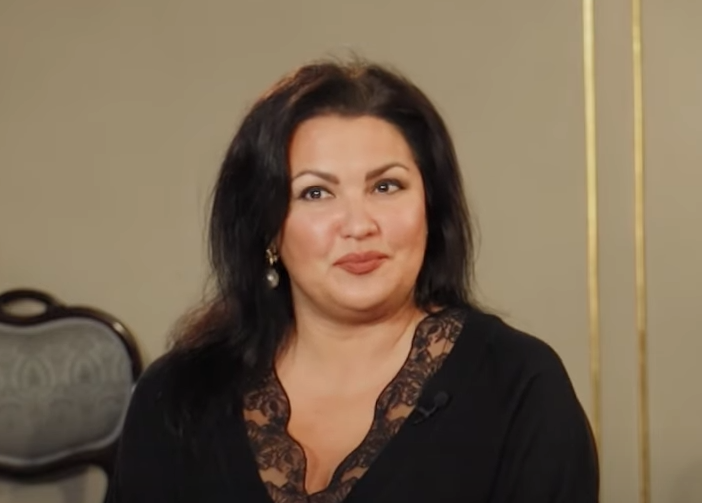 Поклонники сравнили ноги Анны Нетребко и Аллы Пугачевой