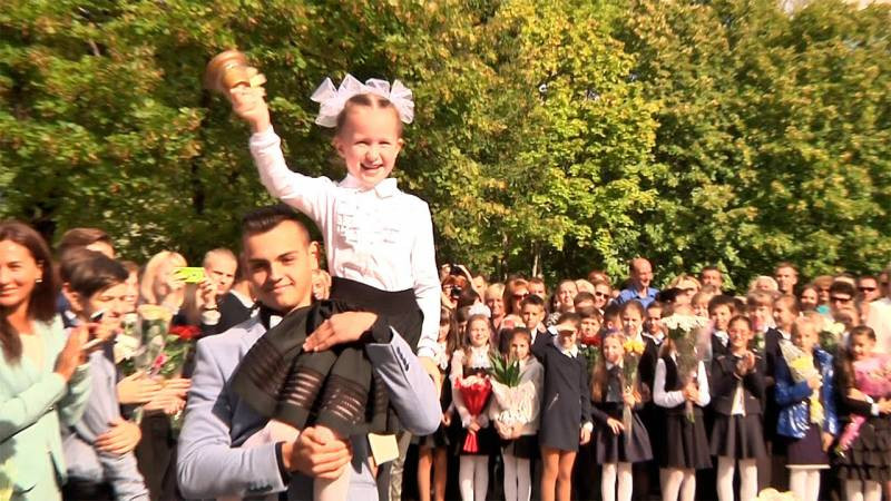 Приметы и суеверия на первый звонок: чего стоит ожидать школьникам в 2022 году
