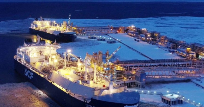 НОВАТЭК использует плавучую станцию для обеспечения энергией «Арктик СПГ-2»