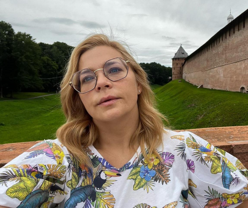 Пегова предстала перед поклонниками в полуобнаженном виде на пляжном фото