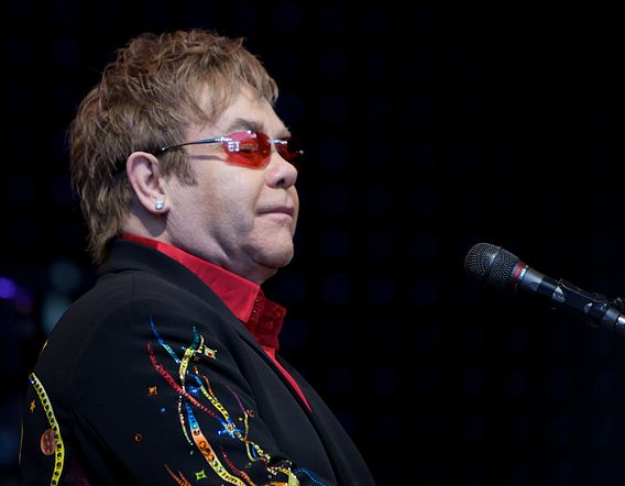 Элтон Джон назвал Елизавету II «огромной частью своей жизни»