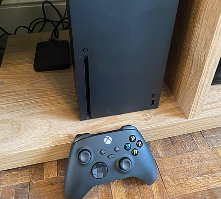 Компания Microsoft выпустила приставку Xbox Series X в честь 15-летия игры Assassin’s Creed