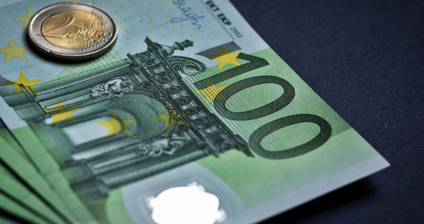 Почему курс евро рухнул летом 2022 года: мнение российских аналитиков