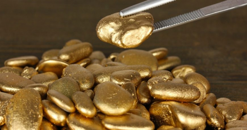 Операции с золотом для населения упрощаются: заменит ли драгметалл доллар