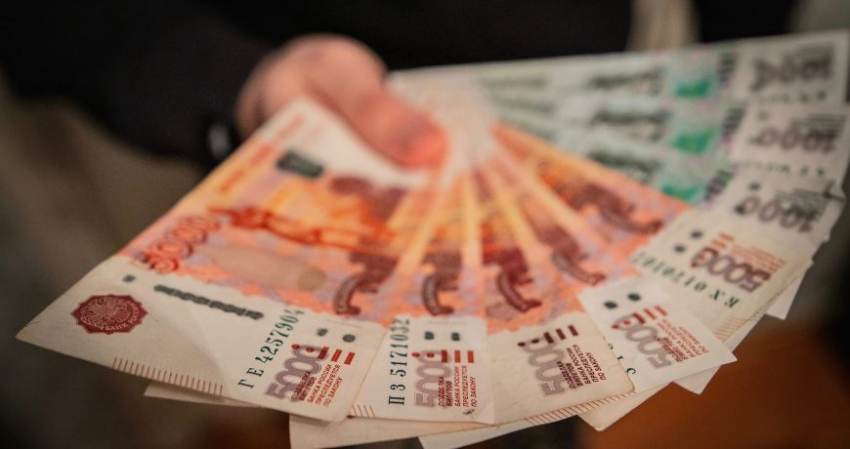 Кто из российских пенсионеров может получить доплату в размере 7200 рублей