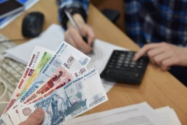 Кому в РФ повысят зарплаты с 1 октября 2022 года