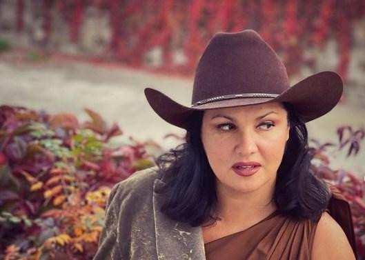 Директор Монастырский: Нетребко запретила обсуждать слухи о ее беременности с россиянами