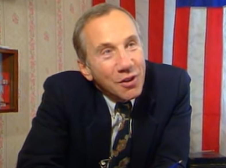 Крамаров эмигрировал из СССР, приняв иудаизм