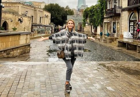 Беременная Орлова показала дизайн гостиной-столовой в своем особняке в Подмосковье