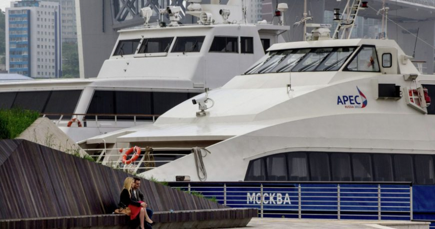 Эвакуировали ли людей с севшего на мель катамарана у Владивостока