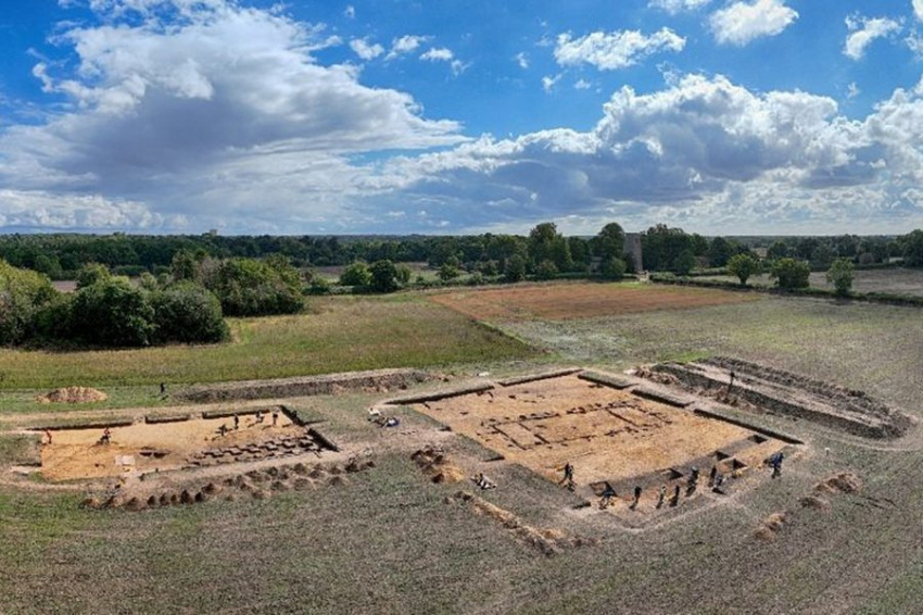 Руины зала резиденции королей, возрастом 1400 лет, найдены в Саффолке