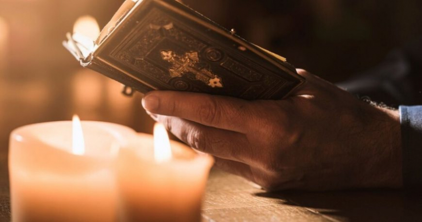 С какими просьбами обращаются к Пречистой 14 октября, самые сильные молитвы на Покров