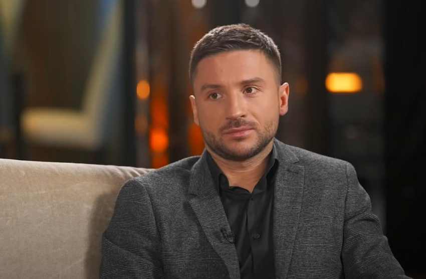 Лазарев в честь Дня отца порадовал фанатов фотографиями детей