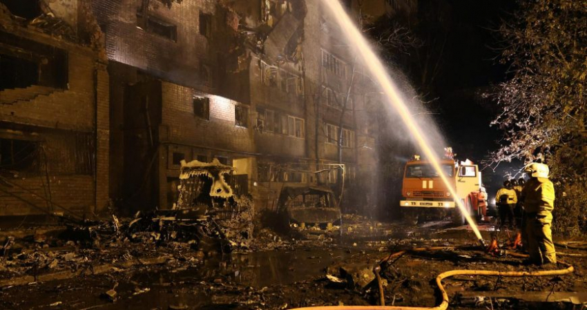 Военный самолет разбился в жилом районе Ейска: что там произошло, хроника событий