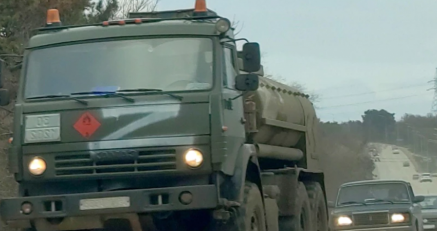 Военнослужащий на КамАЗе наехал на срочников в Архангельской области