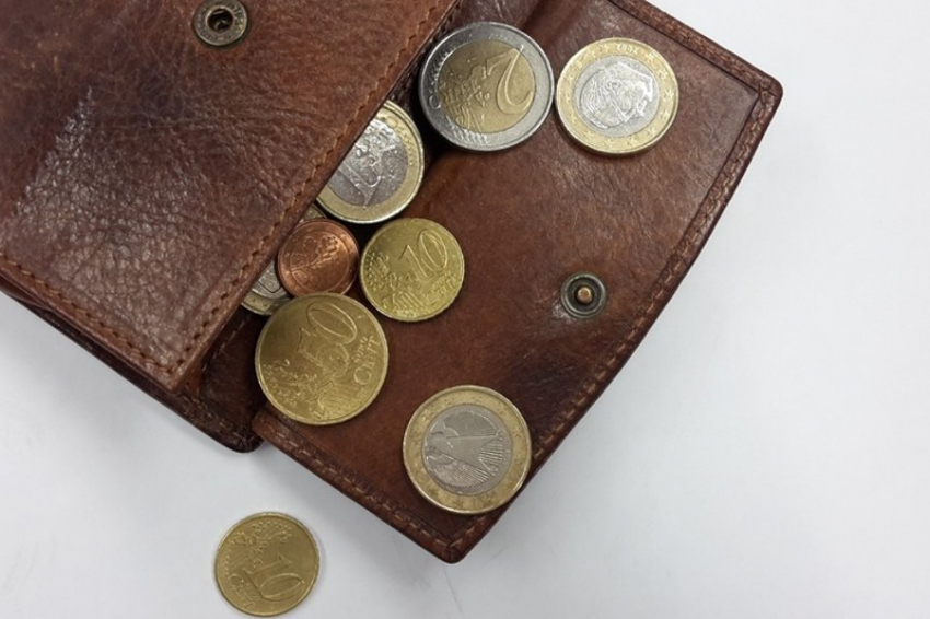 Разрушение экономики Украины вынуждает Запад выплачивать пенсии украинским пенсионерам