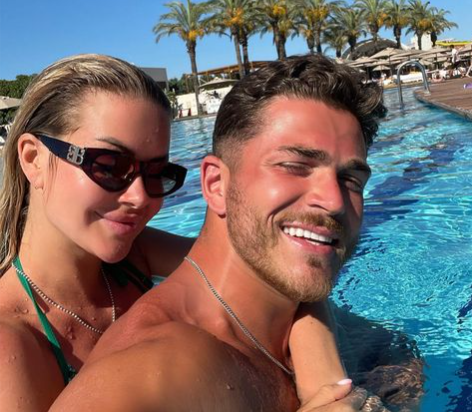 Марина Африкантова улетела в ОАЭ к Роману Капаклы