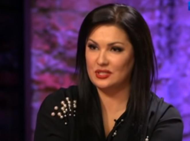 Анна Нетребко опровергла слухи о беременности, выставив новое фото