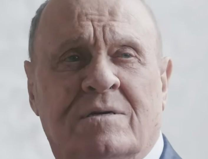 Владимир Меньшов едва избежал смерти от топора "рогатого" мужа