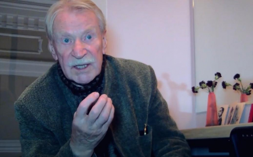 Иван Краско приютил на своей даче бездомного выпивающего человека