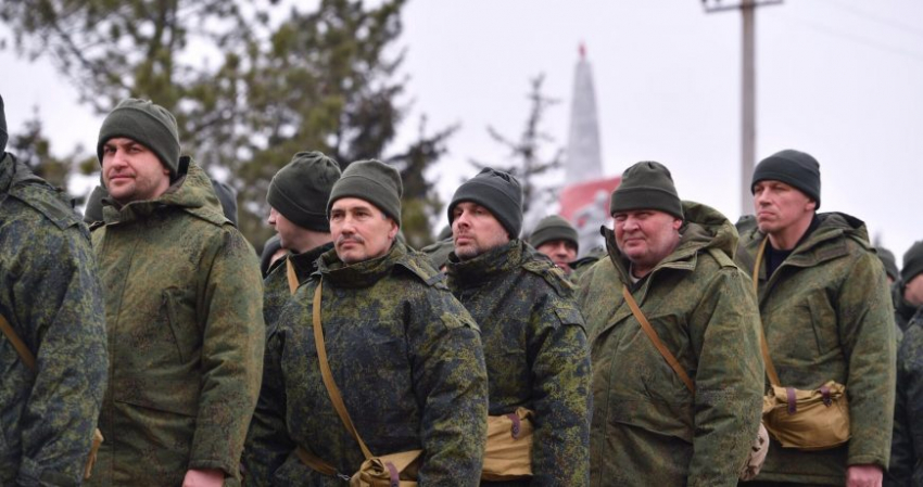 Положена ли российским срочникам единовременная выплата в размере 195 тысяч рублей