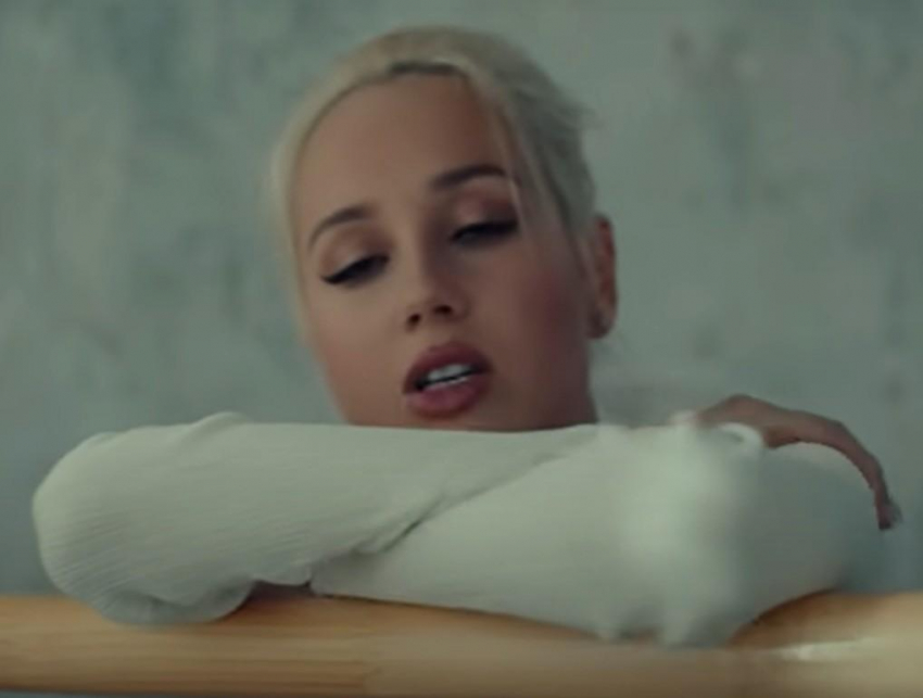 Клава Кока приняла участие в новогоднем фильме