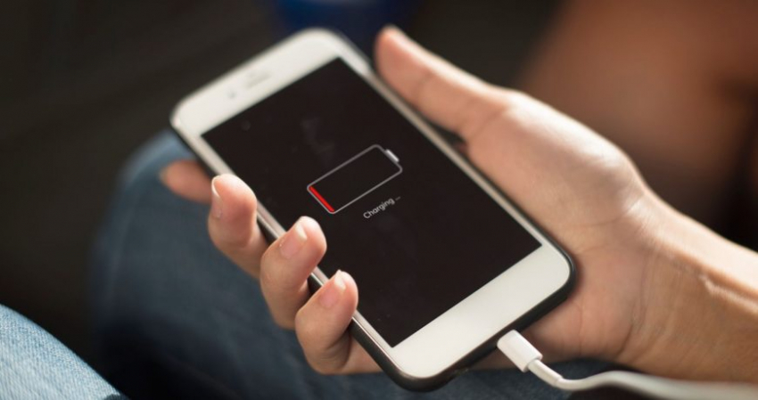 Какую функцию отключить в смартфоне, чтобы батарея разряжалась медленнее