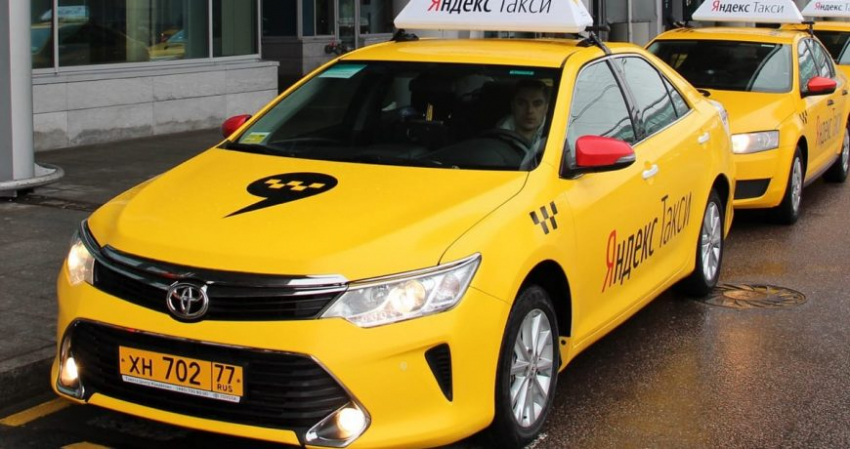 В ФАС ответили, законно ли повышение цен на такси в непогоду и в ночное время суток
