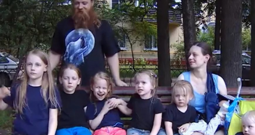 Загадочная семья: почему Тепляковы раздражают общественность в России