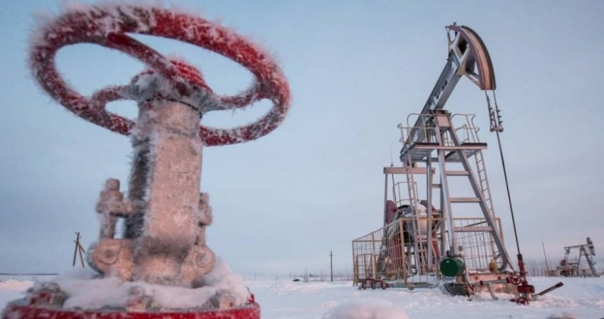 Ослабление доллара и ожидание новых решений от ОПЕК+ способствуют росту цен на нефть